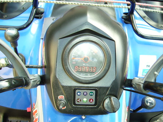 Emplacement de l'interrupteur à gauche du pavé de témoins. / IMGP0109.JPG IMGP0109.JPG