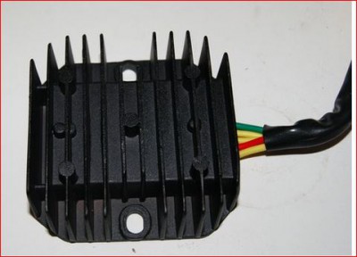 HY22007-REGULATEUR DE CHARGE.JPG