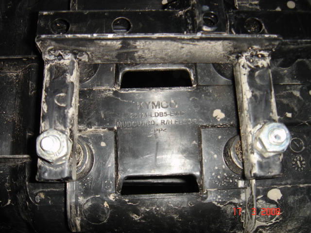 dessous marche pied.JPG