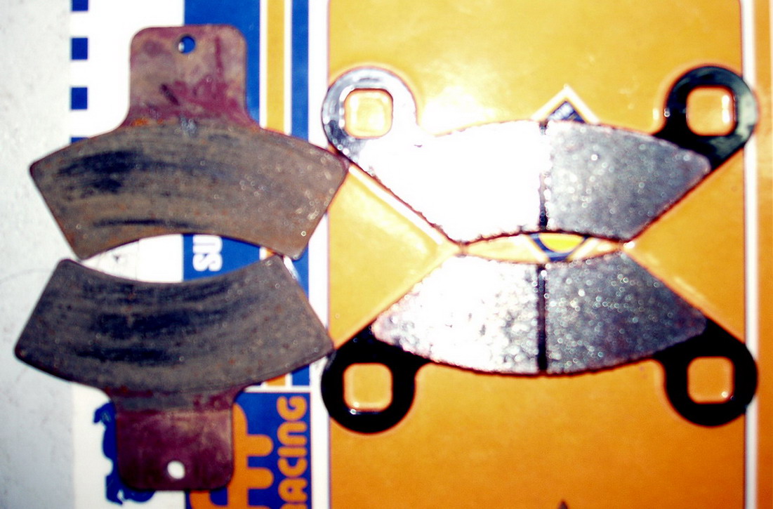 plaquettes AV + ARR droite.jpg