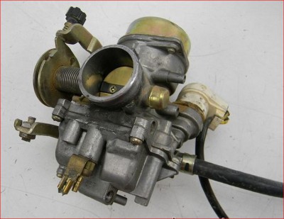 Vue de coté des prises du réchauffeur de carburateur quad / Carburateur avec prise de réchauffeur et starter automatique.JPG Carburateur avec prise de réchauffeur et starter automatique.JPG