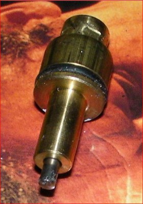 Vue du piston d'un starter automatique autonome.JPG